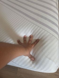 Queen size memory form mattress