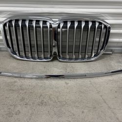 2019-2022 BMW X7 Original Grill and Trunk Trim