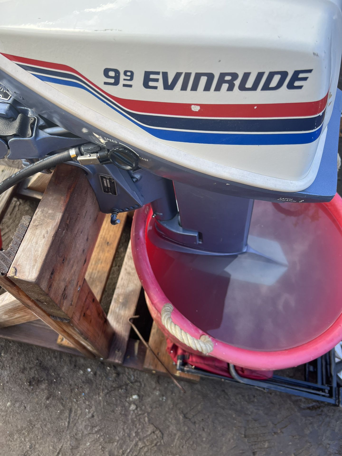 Evinrude 9.9 Boat Motor 