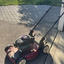 Lawn mower - Needs new cord (no bag)