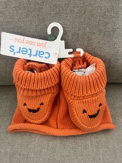Carters Baby Pumpkin/Halloween Beanie/Hat/Bootie Set