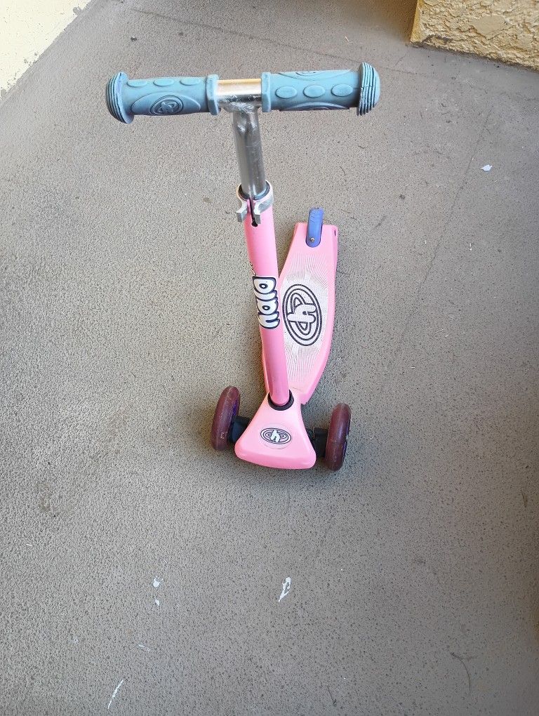 Girl's Scooter, Helmet Set.
