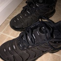 Nike Air Maxes Size 6.5 Boys