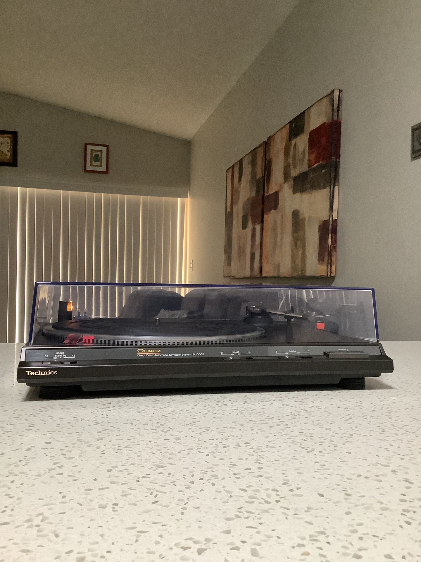 * TECHNICS * QUARTZ DIRECT DRIVE TURNTABLE AND HIGH QUALITY SHURE CARTRIDGE AND STYLUS . HARD TO FIND ONE FOR SALE IN THIS CONDITION . MUST BE SEEN .