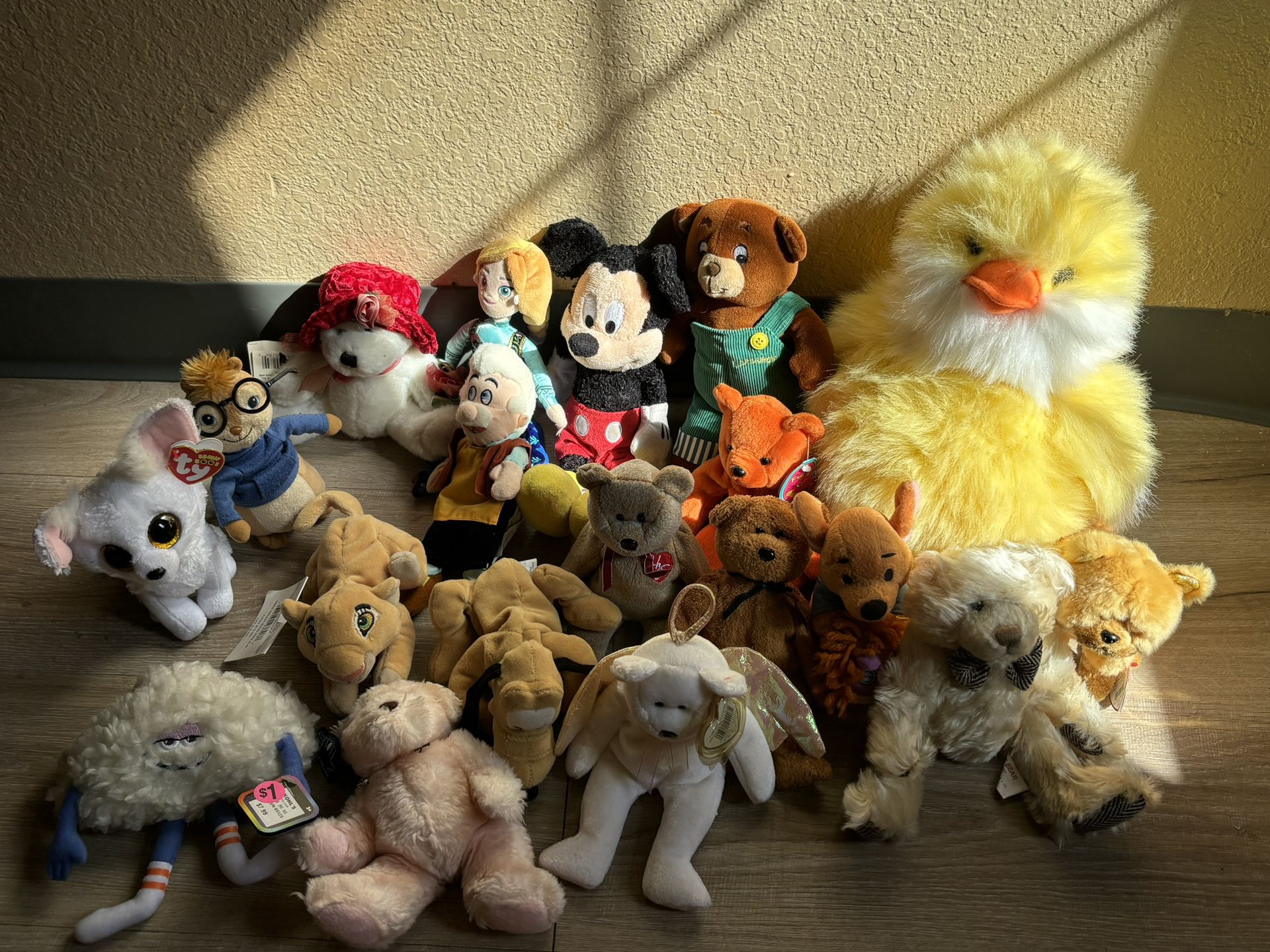 Bundle Of Stuffed Animals / Plushes