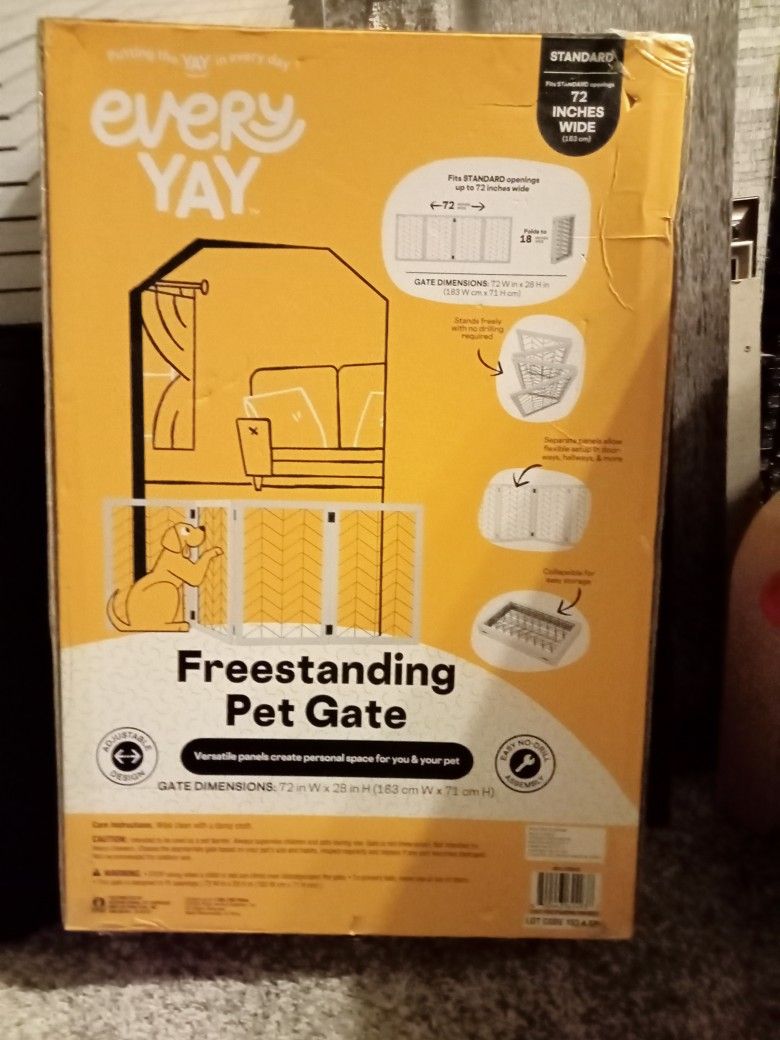 NIB Pet Or Child Gate  By Every Yay 