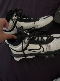 Basketball shoes