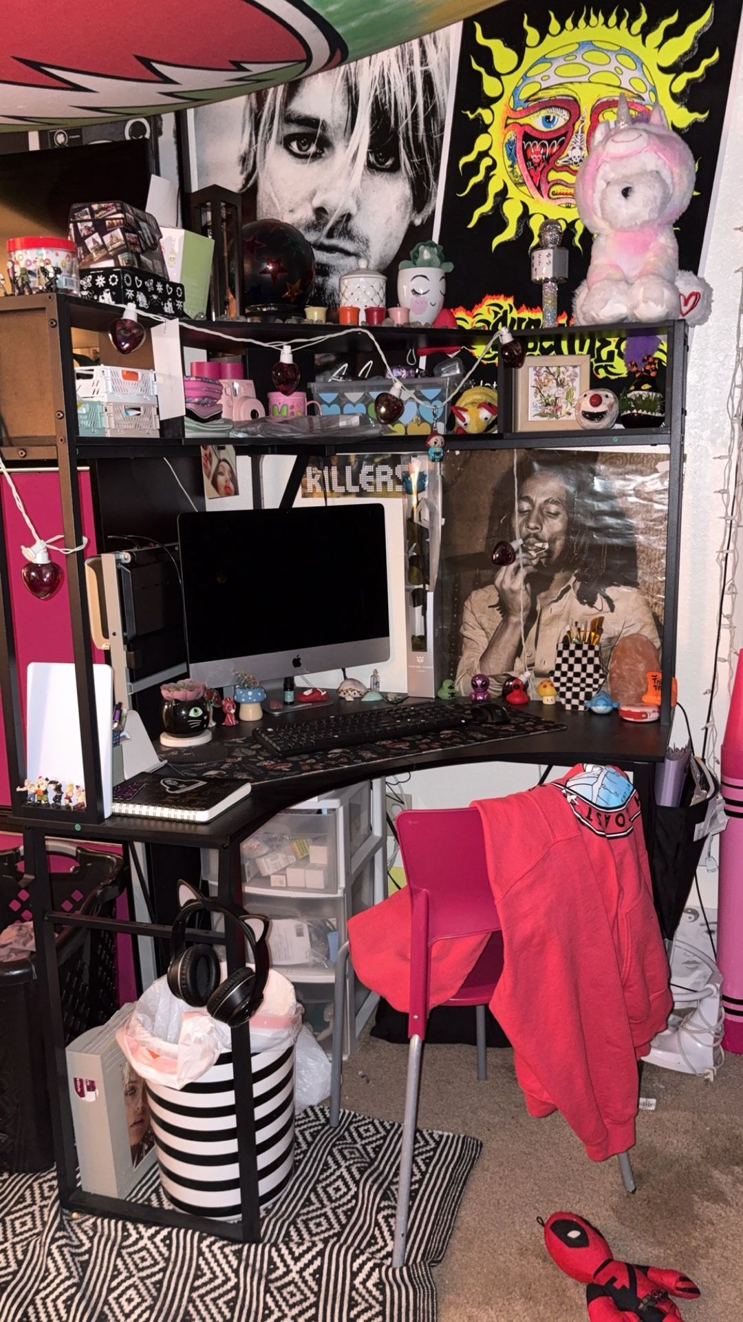 corner desk with shelves