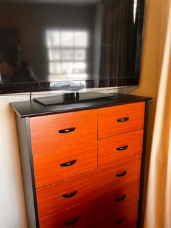 Tall 8-Drawer Chest Dresser