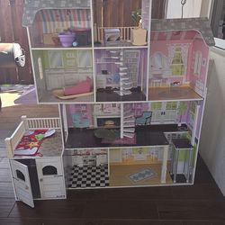 Doll house / Casa de Munecas