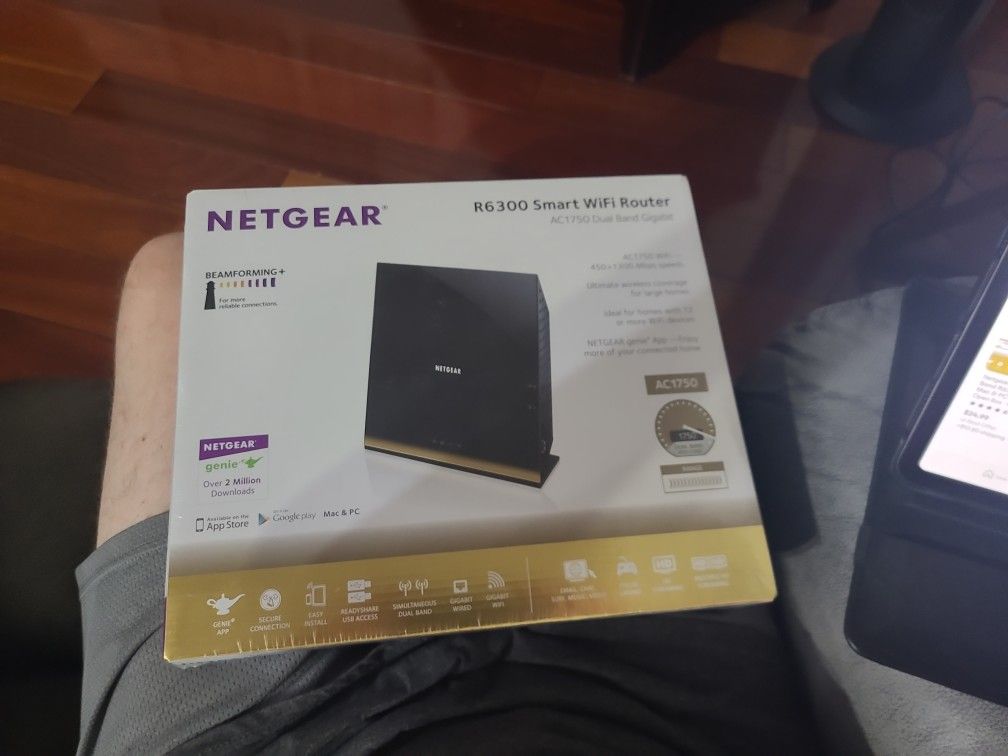 New In Box Netgear R6300 SMART WIFI ROUTER 