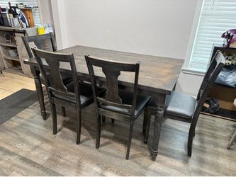 Kitchen/ Dinning Table