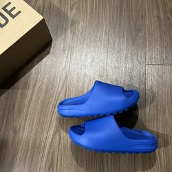 Yeezy Slide: Azure | 10M