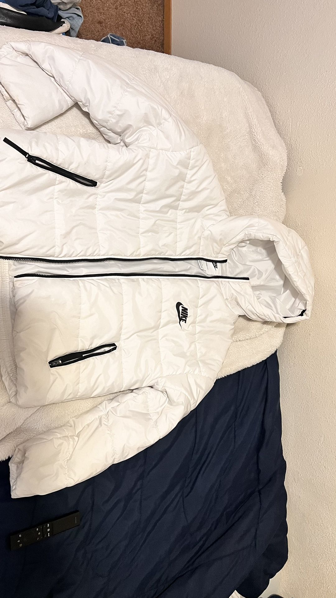 Nike White Puffer Large Mens.