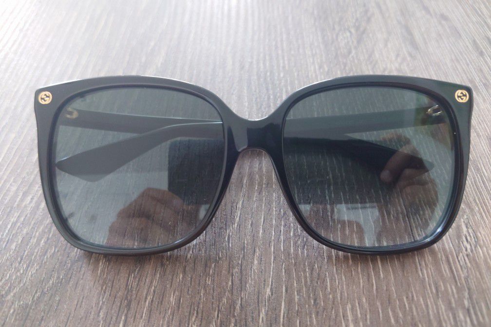 Gucci GG0022S women's sunglasses Black/Grey gradient, very good condition 