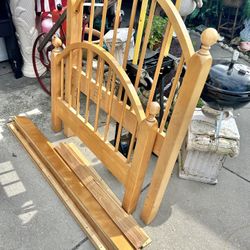 Twin Size Headboard And Footboard And Side Rails 