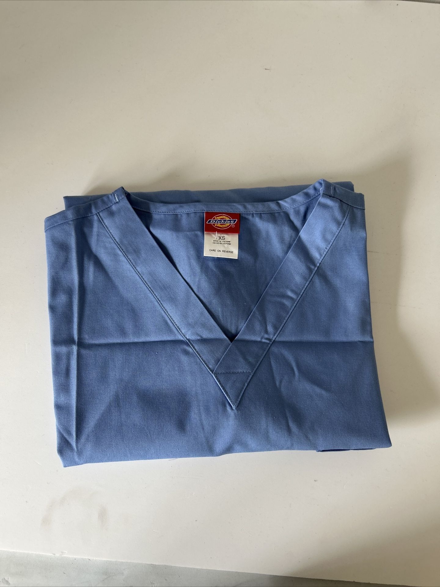 Dickies women’s V-neck scrub top and pants set, XS.