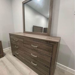 Dressers In Stock