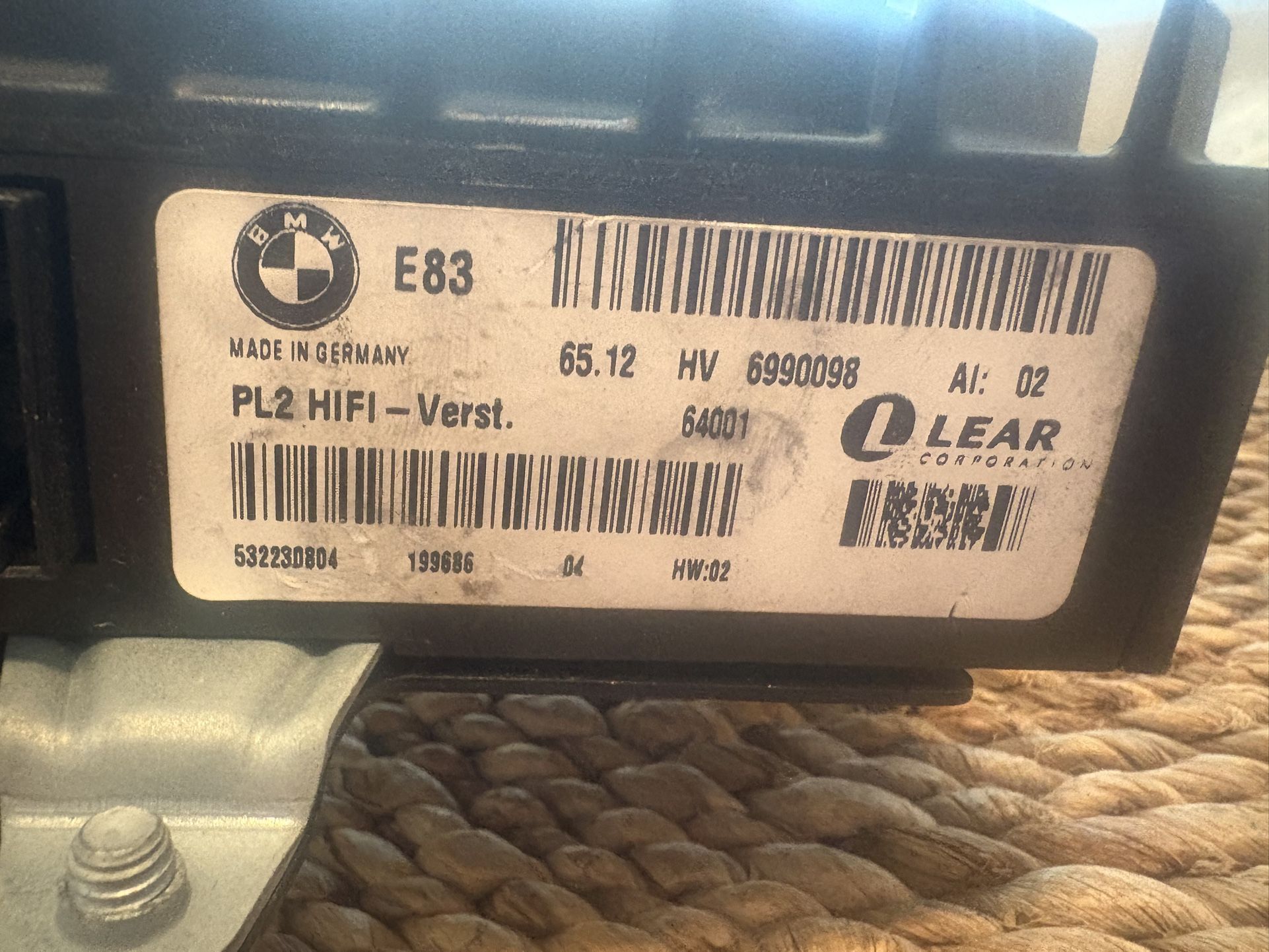 BMW music Amplifier Works In X5 Too!!