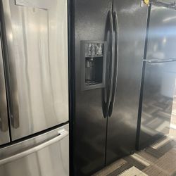 Side-By-Side Refrigerator Made By Ge And Black Color Way