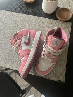 Air Jordan 1 Mid GS Valentines Day