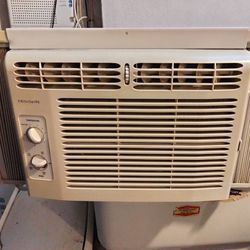 Frigidaire 5000 BTU A/C Window Air Conditioner Unit Room AC Ice Cold!