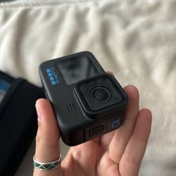 NEW- GoPro HERO10 W/ Accessories 