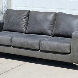 Modern grey couch in great condition - $250 Firm