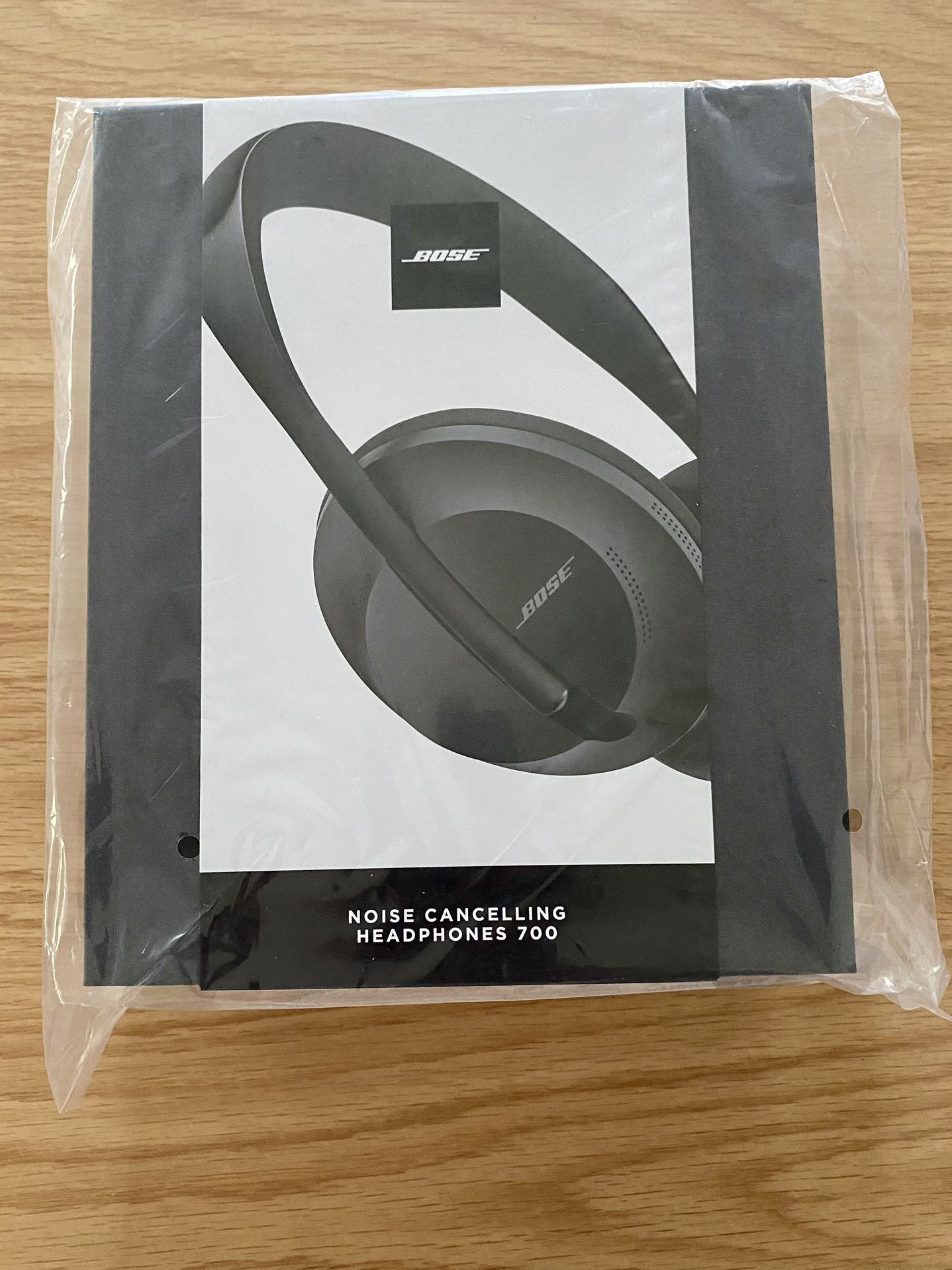 Bose 700 NEW IN BOX Noise Cancelling Headphones - Black Bluetooth