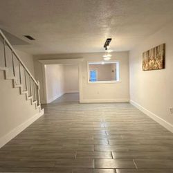 Townhouse En Tampa Sin HOA