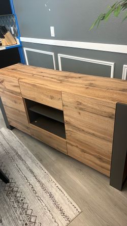 Media console