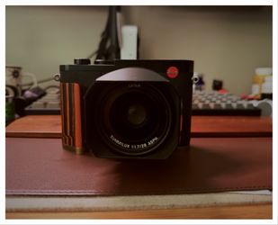 Leica Q3 for sale, (grip not included)