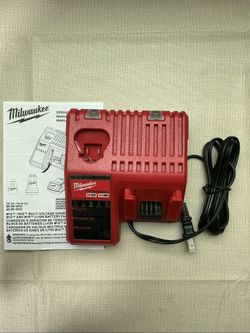 Milwaukee. M12/M18 Lithium Ion Battery Charger.
