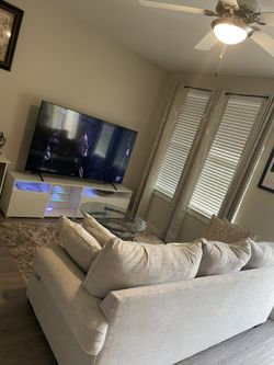 75” Samsung TV and a Tv stand