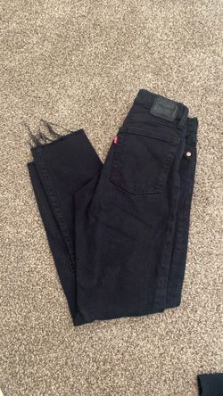 Levi wedgie pants size 24