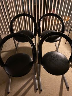 Lot of 4 Modern Chairs
