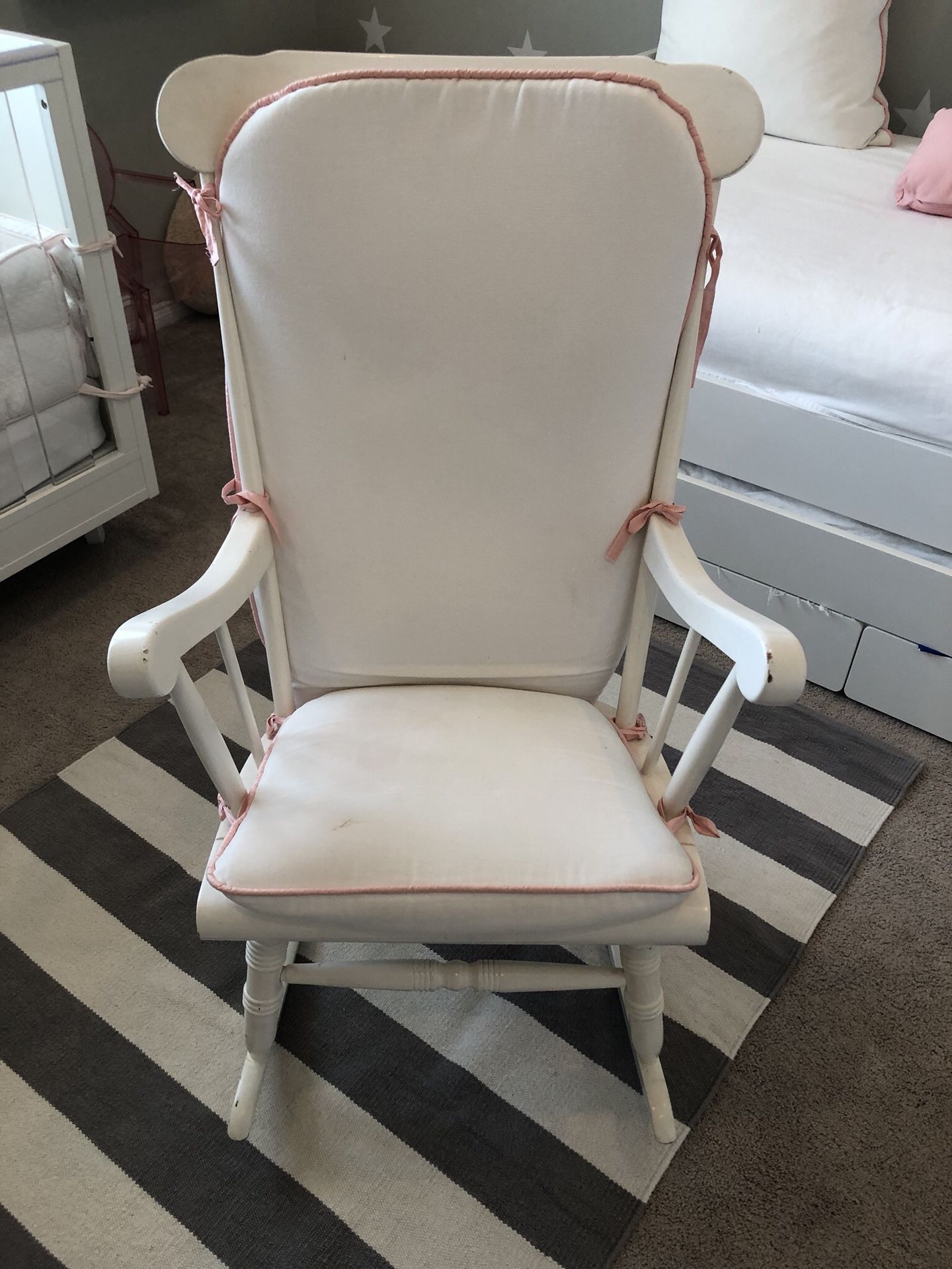 Nursery Wood Chair, white