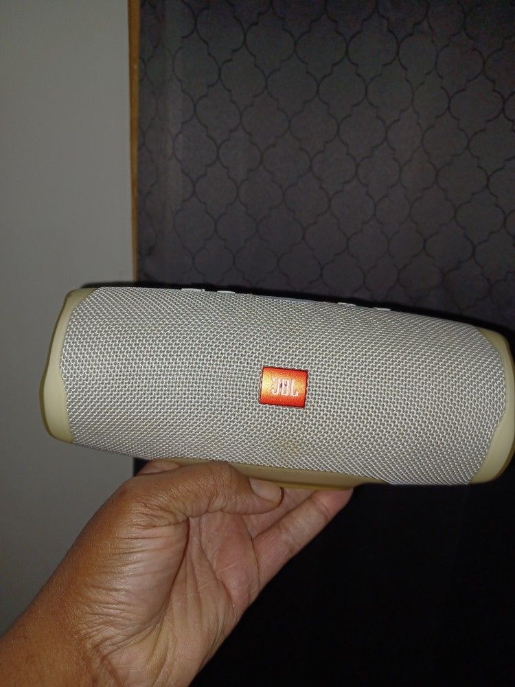 JBL Charge 4