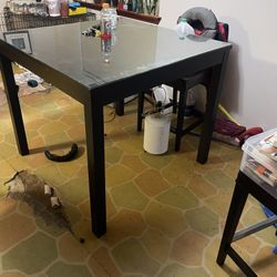 Beautiful Kitchen Table With Glass Top / 4 Chairs 