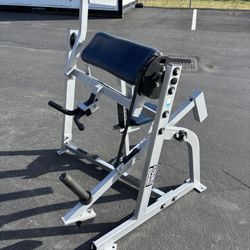 HAMMER STRENGTH PLATE-LOADED SEATED BICEPS