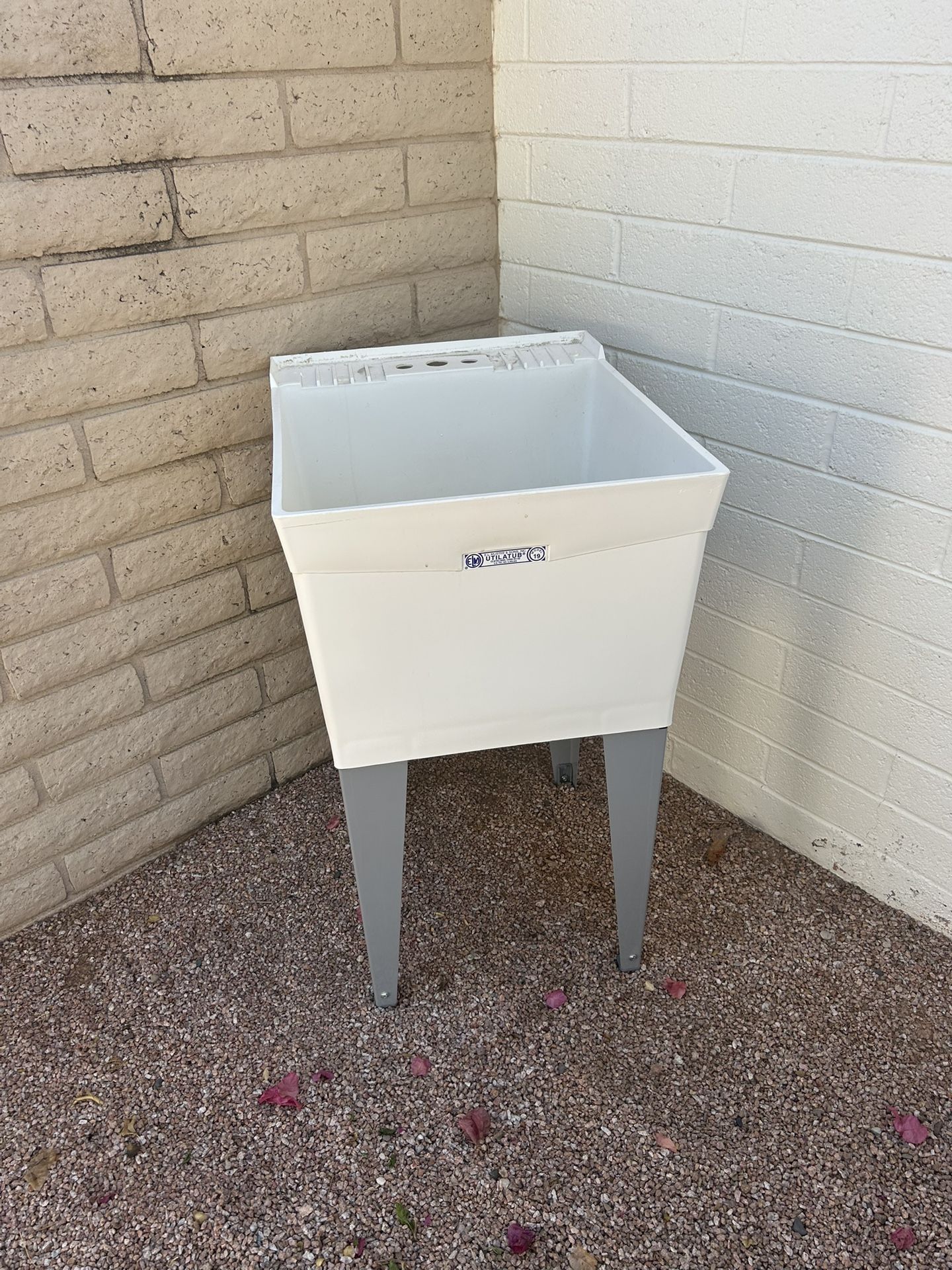 ELM UTILATUB Series 19CF Laundry Tub
