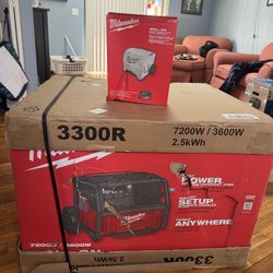 Milwaukee 3300R ROLL-ON ™ 7200W/3600W 2.5kWh Power Supply
