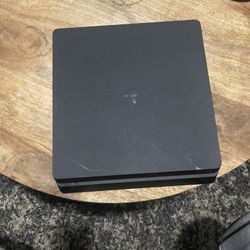 PS4 Slim 