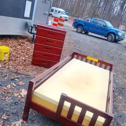 Little Kids Single Bed And Dresser