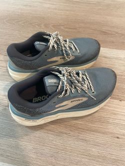 Women’s Size 5 Brooks