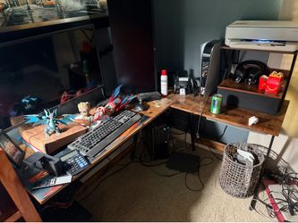 Computer desk