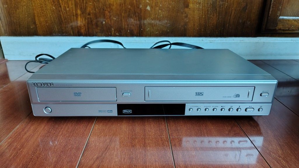 Samsung VCR DVD Player See Info