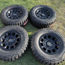 (4) 17” Icon Wheels 285/70R17 Pro Comp Mud Terrain 