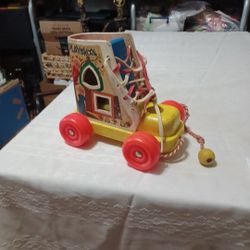 Vtg. 1970 Playskool Old Woman Who Lived In A Shoe Pull Toy