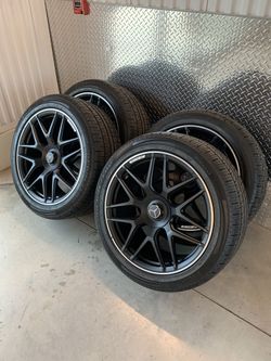 2024 22” Mercedes G63 AMG OEM Wheels And Tires